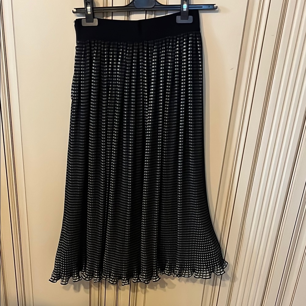 Alice + Olivia Elegant Black/navy and White Pleated Skirt